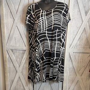 Avenue SZ30 Black and White Geometric Midi Dress